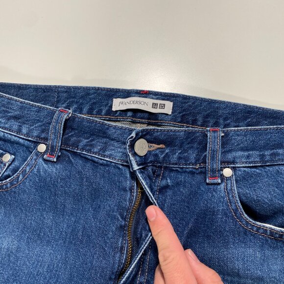 JW.Anderson x Uniqlo Crest Logo Straight Leg medium wash Jeans mens size 33x28.5 - Picture 3 of 7